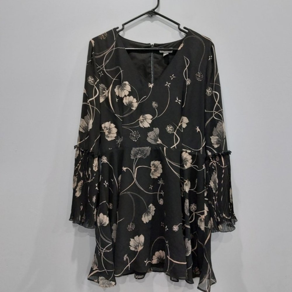 Chelsea28 Black Floral Bell Sleeve Midi Dress Medium
